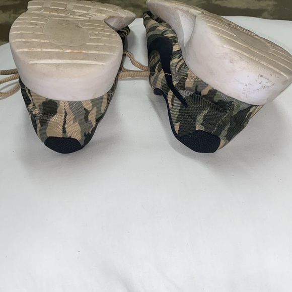 Nike Boys Shoes Green/Kakhi Camo, Whote Sole sz 7Y - Picture 7 of 8